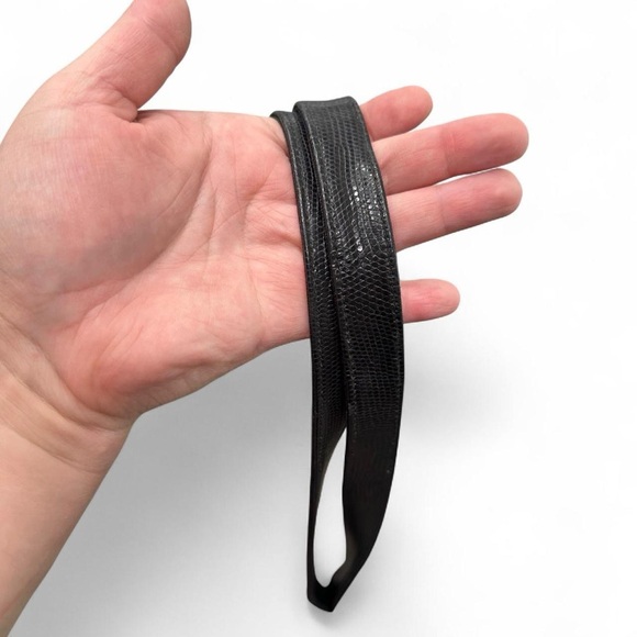 Black Leather Salvatore Ferragamo Vara Lizard Textured Handbag - Picture 6 of 8